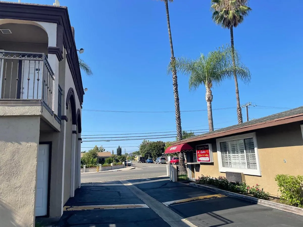 Legacy Inn & Suites Anaheim 2*,